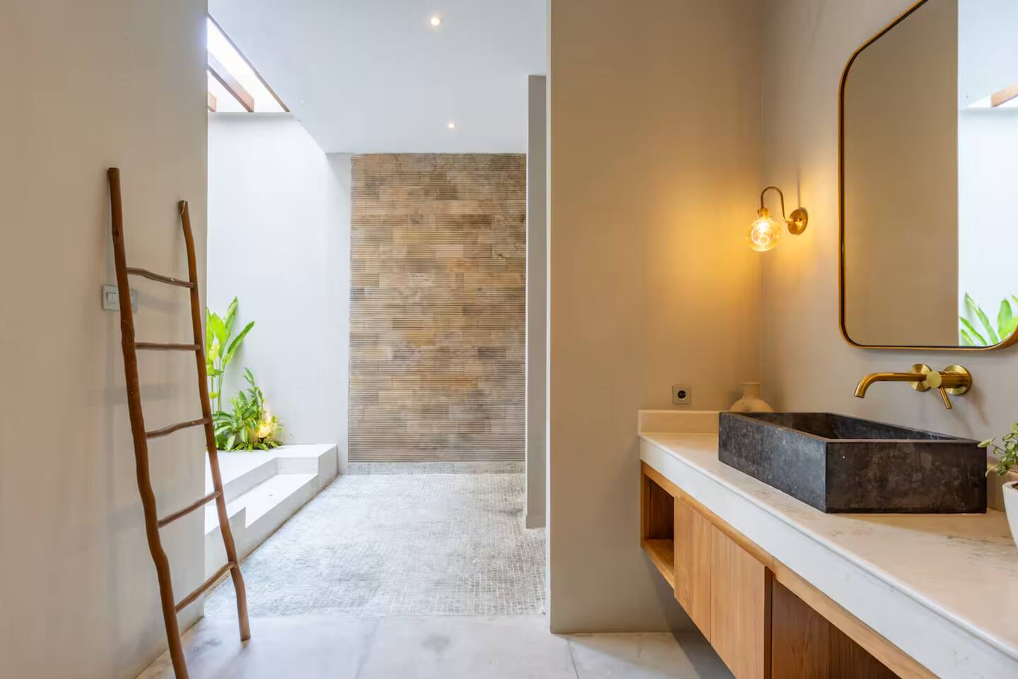 010572ca-a43f-4538-b4ed-a89d50a52e53