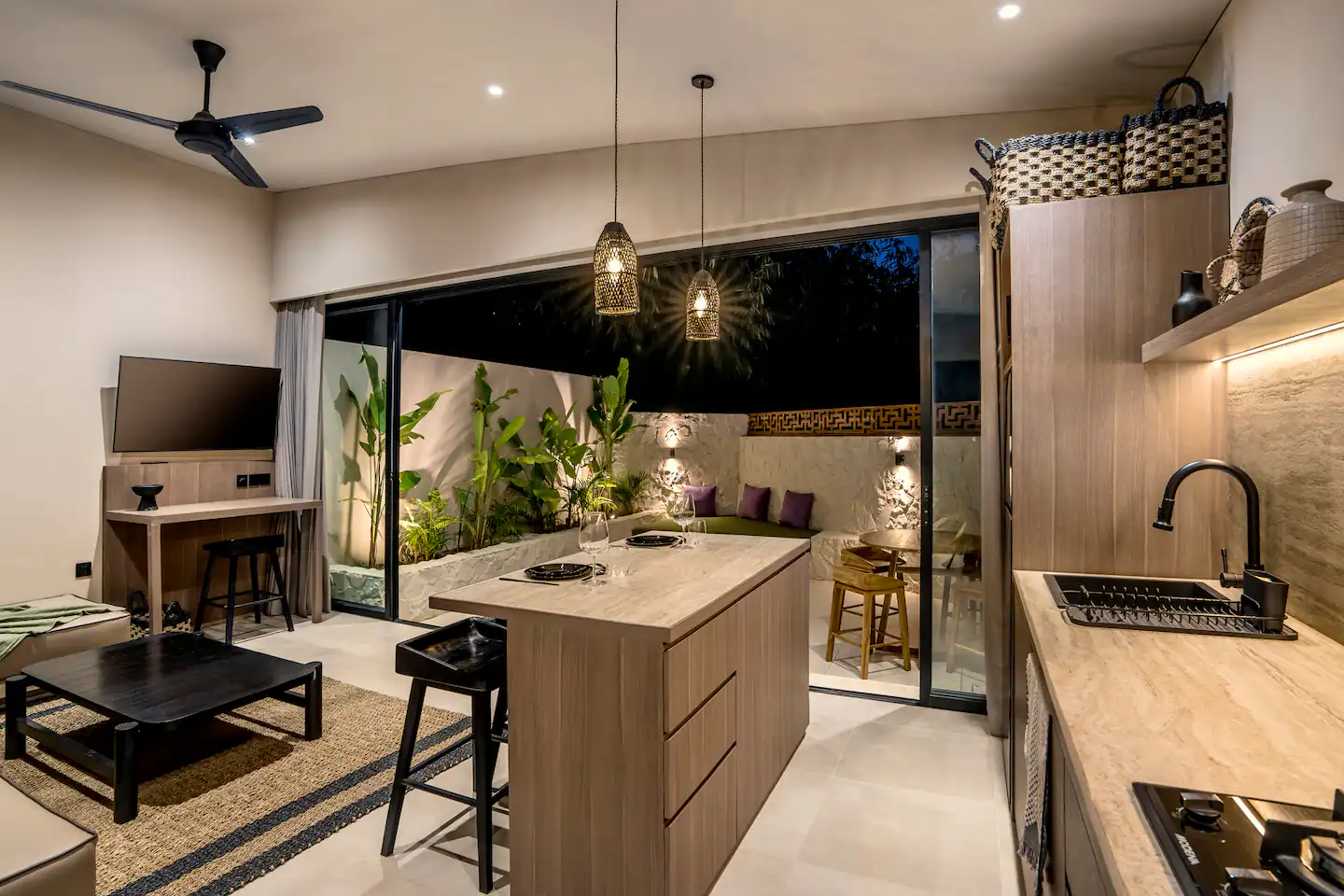 9b916568-bcb0-4c82-93f9-f81bee661919