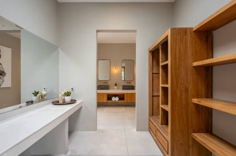 f0fc7ab1-96b7-4edf-a63b-72b18c9d8318