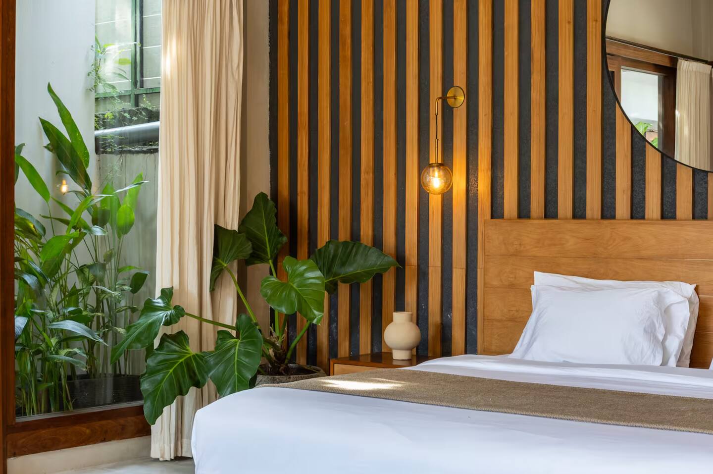 f8ecd166-3257-43e2-ad9c-a037322b7ab1