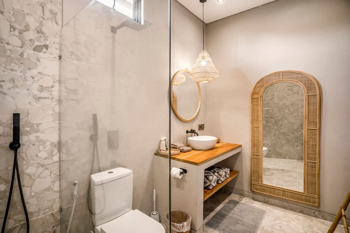 0b9984f8-0d2f-40-lMpEe