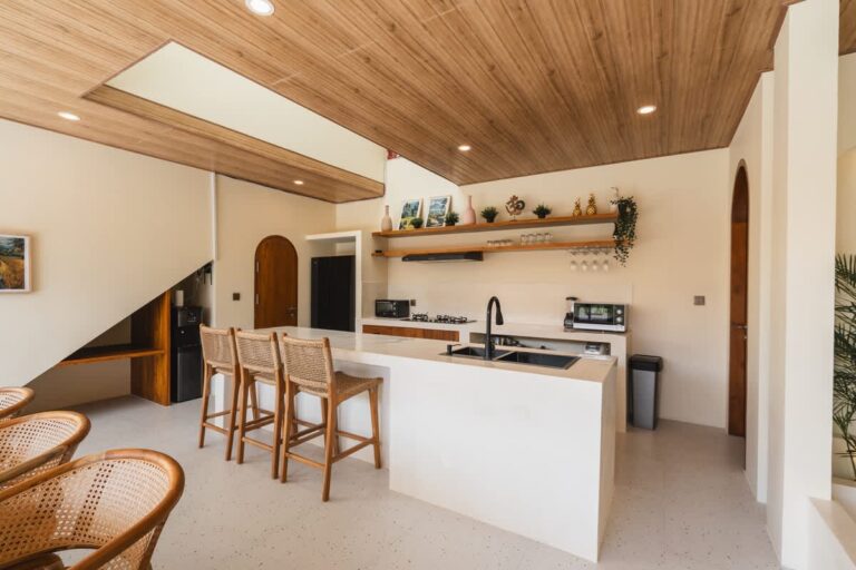 6dcf5f88-4977-4a-CrOUs