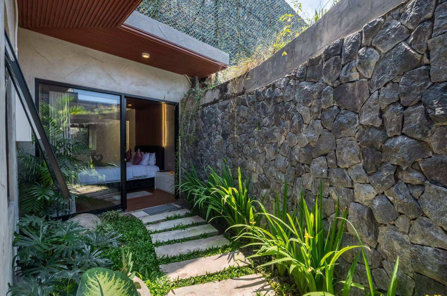 cac1e87c-409e-434a-bd33-282a39eb1fbe