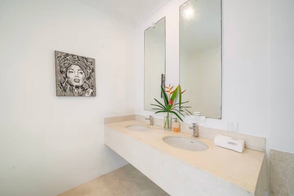 d9223924-7bfa-4aaa-80c0-32ea7885987c