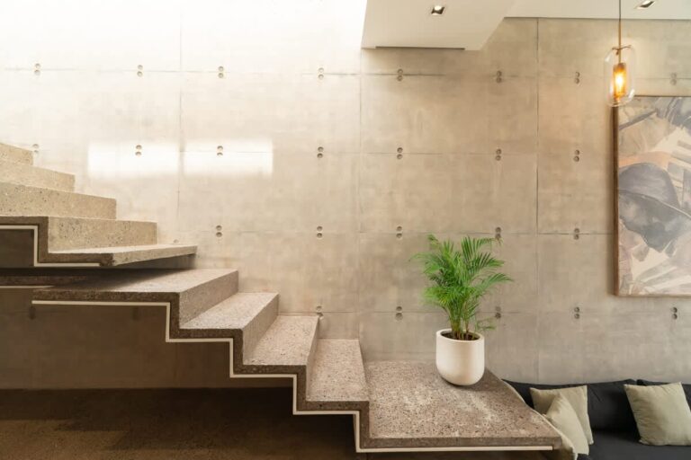 e108f657-77d6-4a-Mns-4