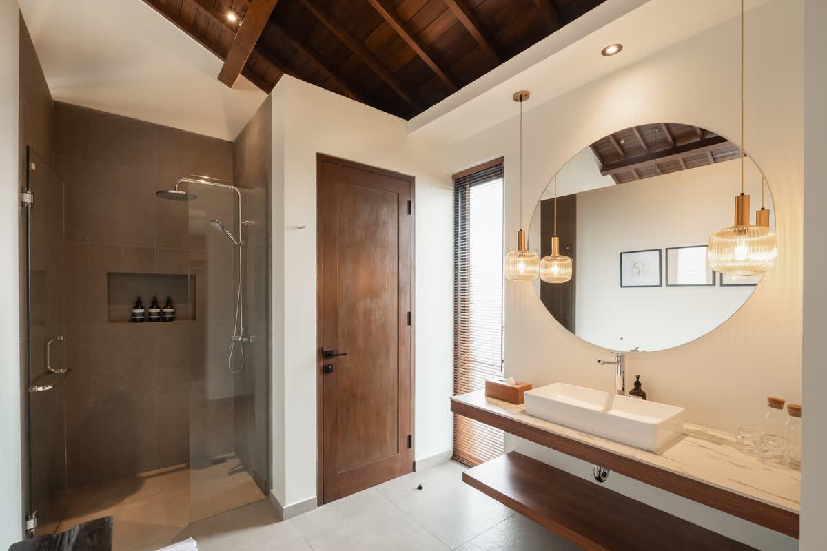 f12bc9c6-e857-47-q5qxH